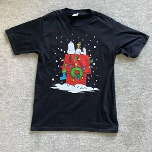 Peanuts Snoopy and Woodstock Christmas Tee Sz. M